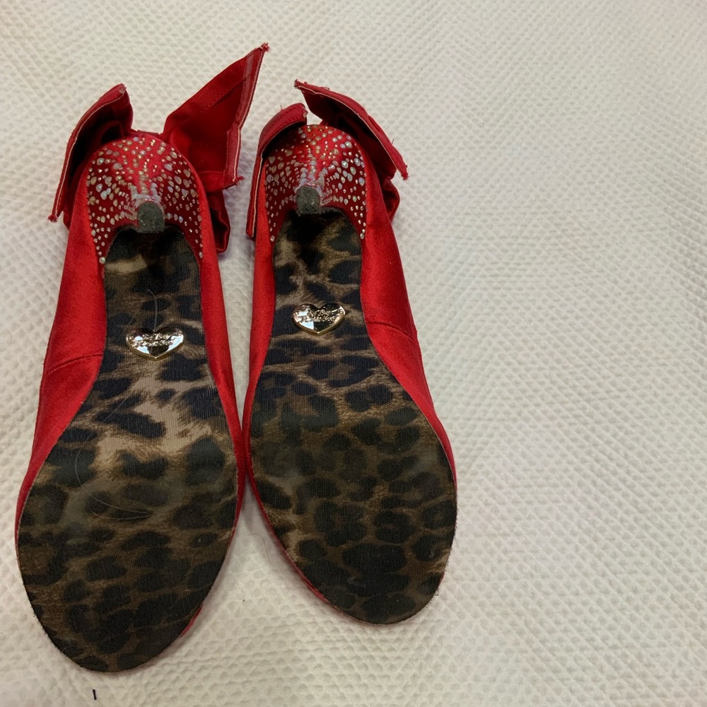 Red Heels - Picture 6 of 8